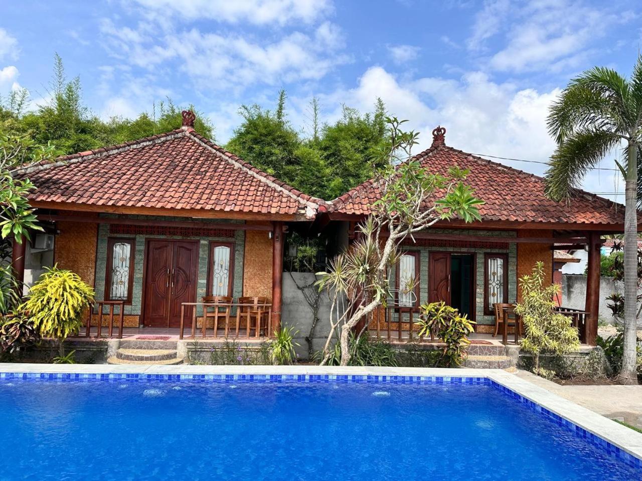 Krisna Bungalows And Restaurant Sekotong Exterior photo