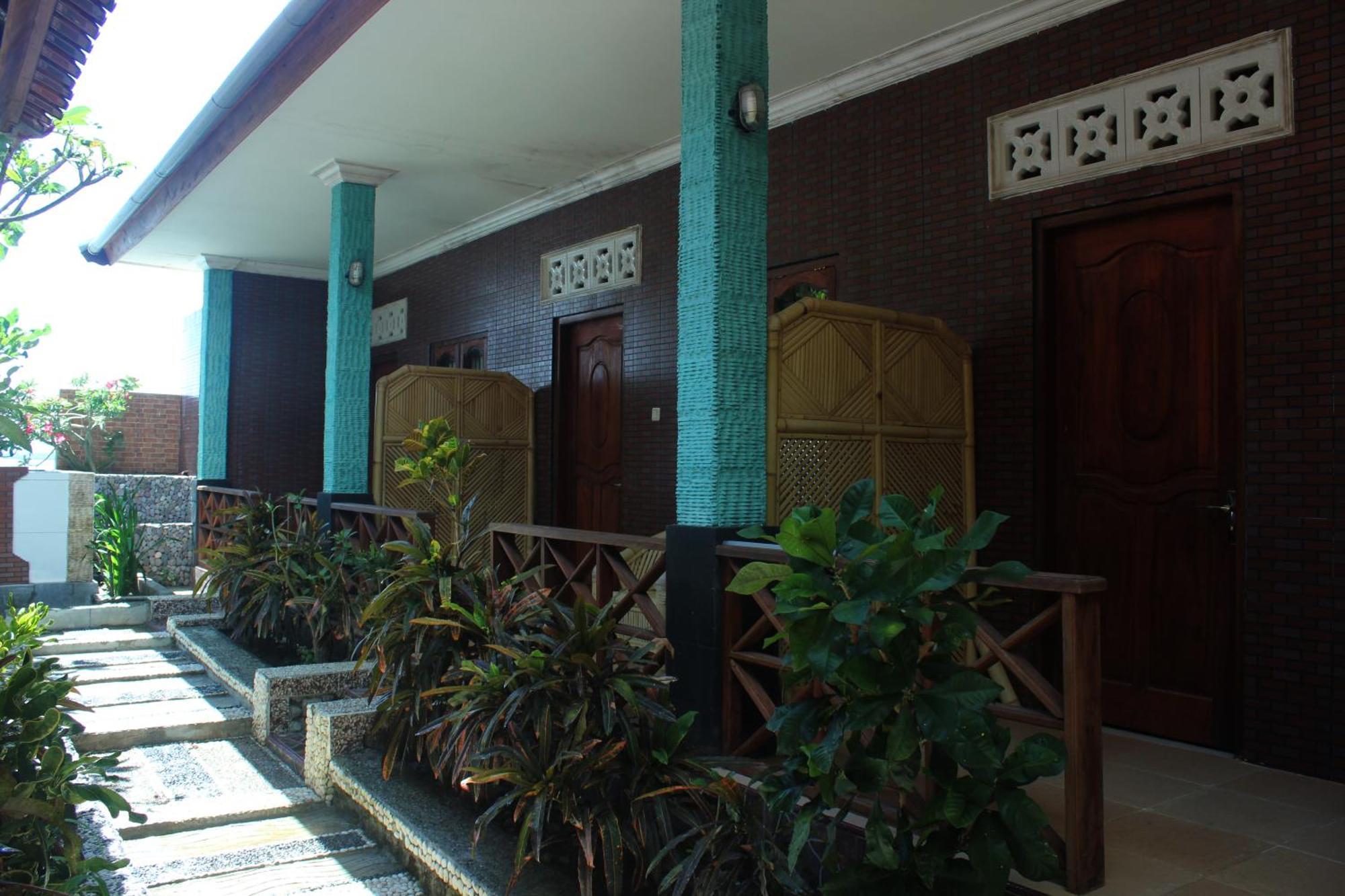 Krisna Bungalows And Restaurant Sekotong Exterior photo