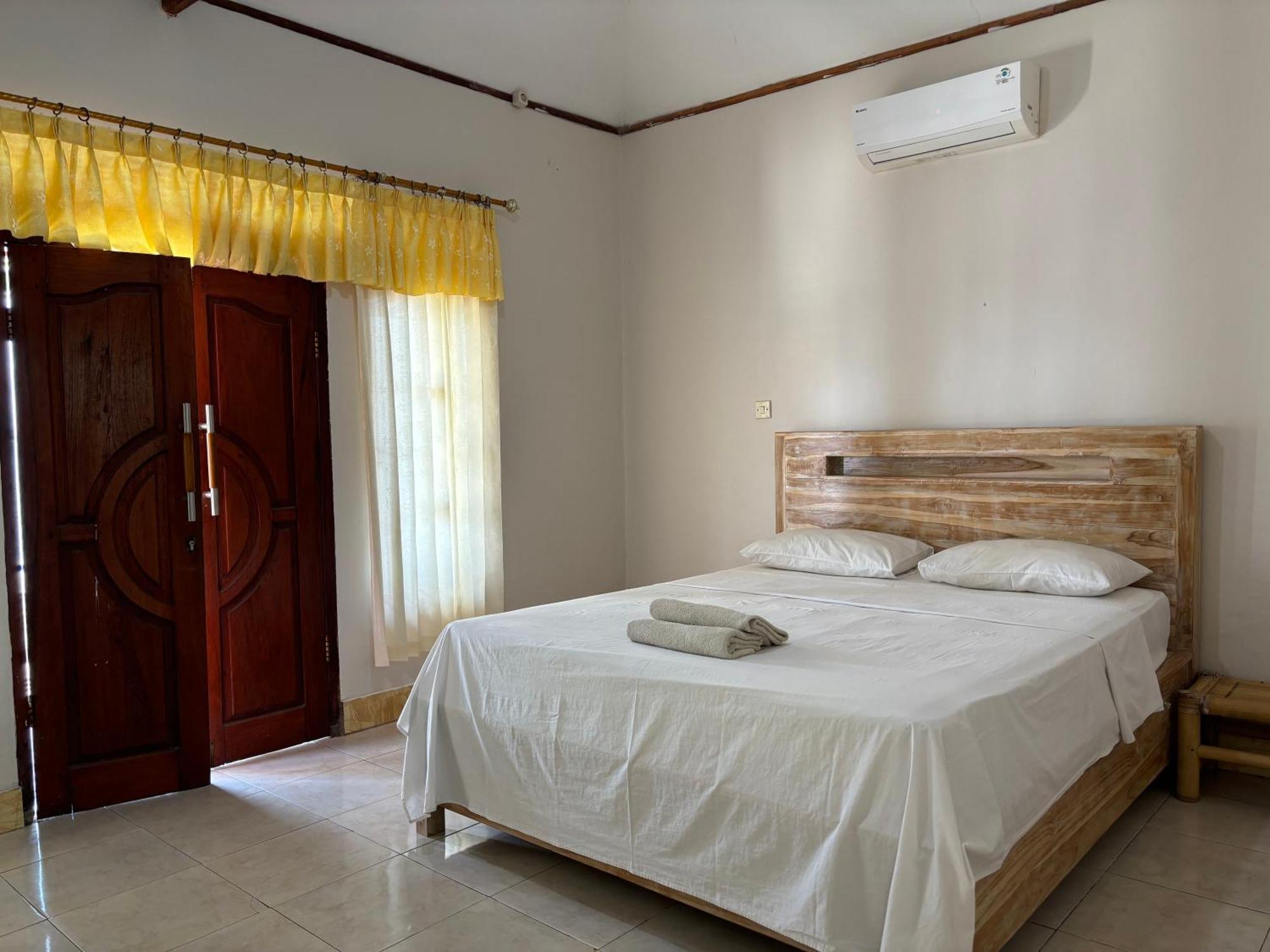 Krisna Bungalows And Restaurant Sekotong Exterior photo