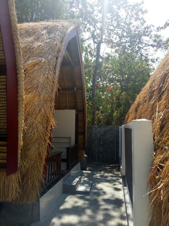 Krisna Bungalows And Restaurant Sekotong Exterior photo