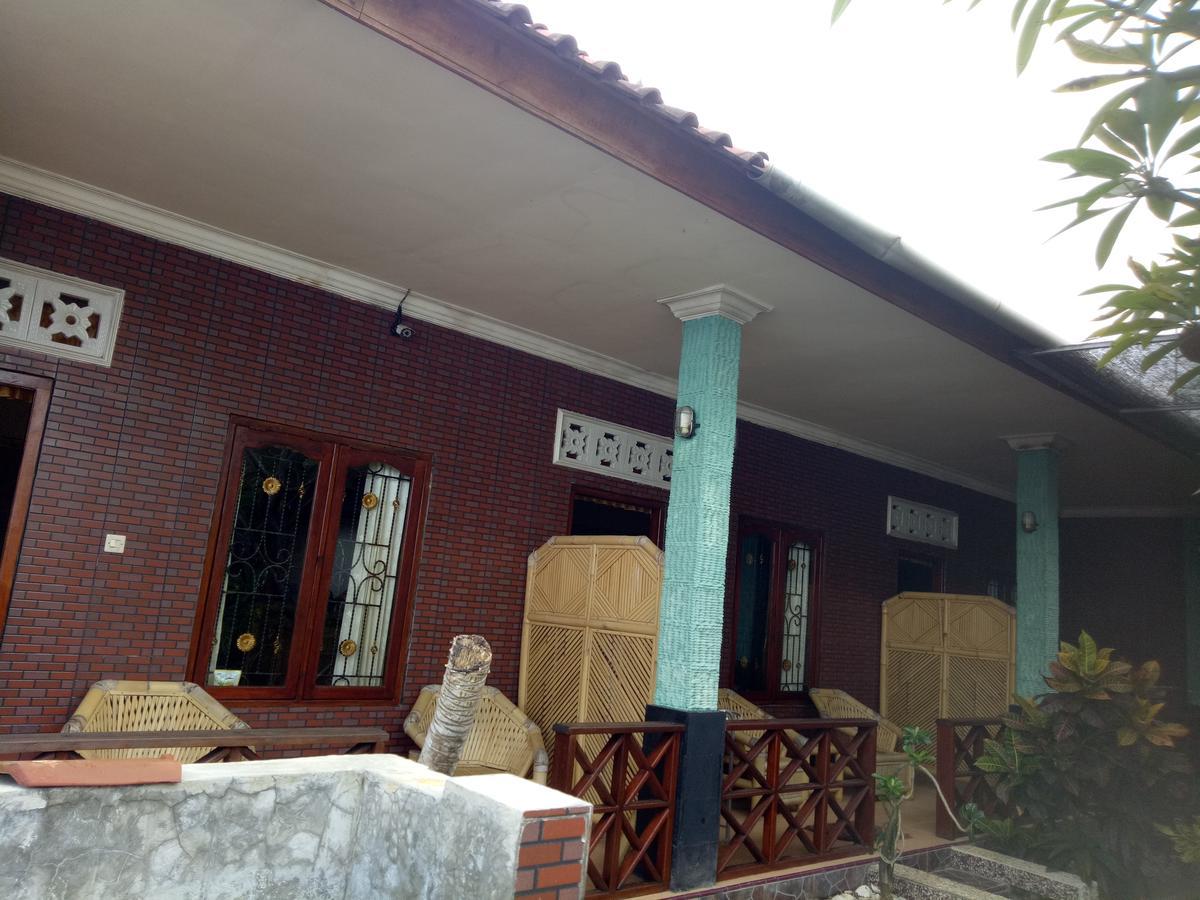 Krisna Bungalows And Restaurant Sekotong Exterior photo